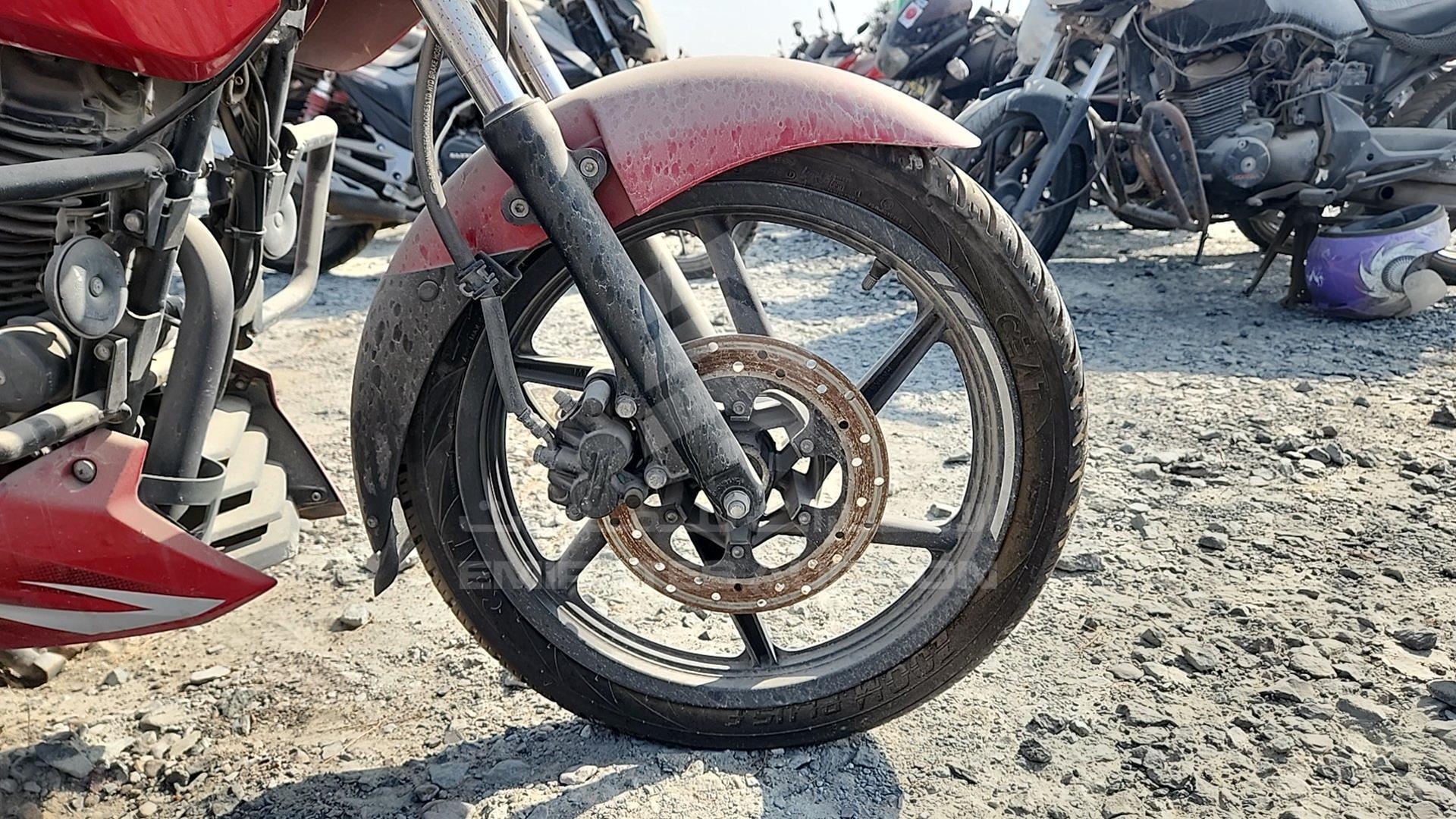 0 BAJAJ PULSAR VIN: MD2A11CX1LCE56654
