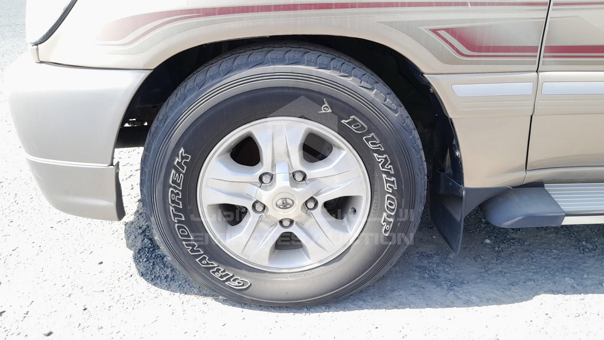 2004 TOYOTA LAND CRUISER VIN: JTEHJ09JX45090001