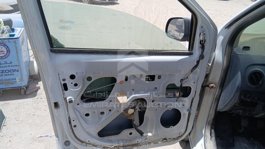 2020 Renault Dokker — Front Left Door — Photo 9