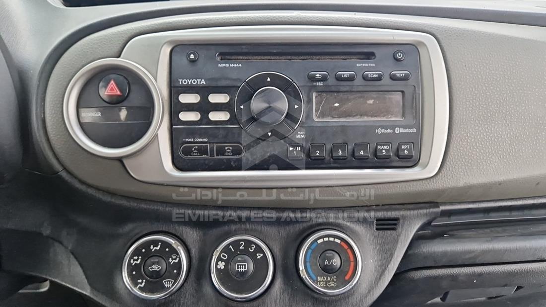 2014 Toyota Yaris — Entertainment Systems & Camera Monitor & Navigation — Photo 20