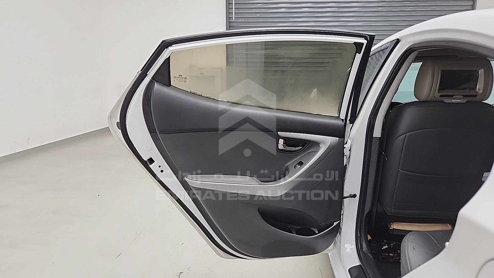 2014 HYUNDAI ELANTRA VIN: KMHDG41C8EU924159