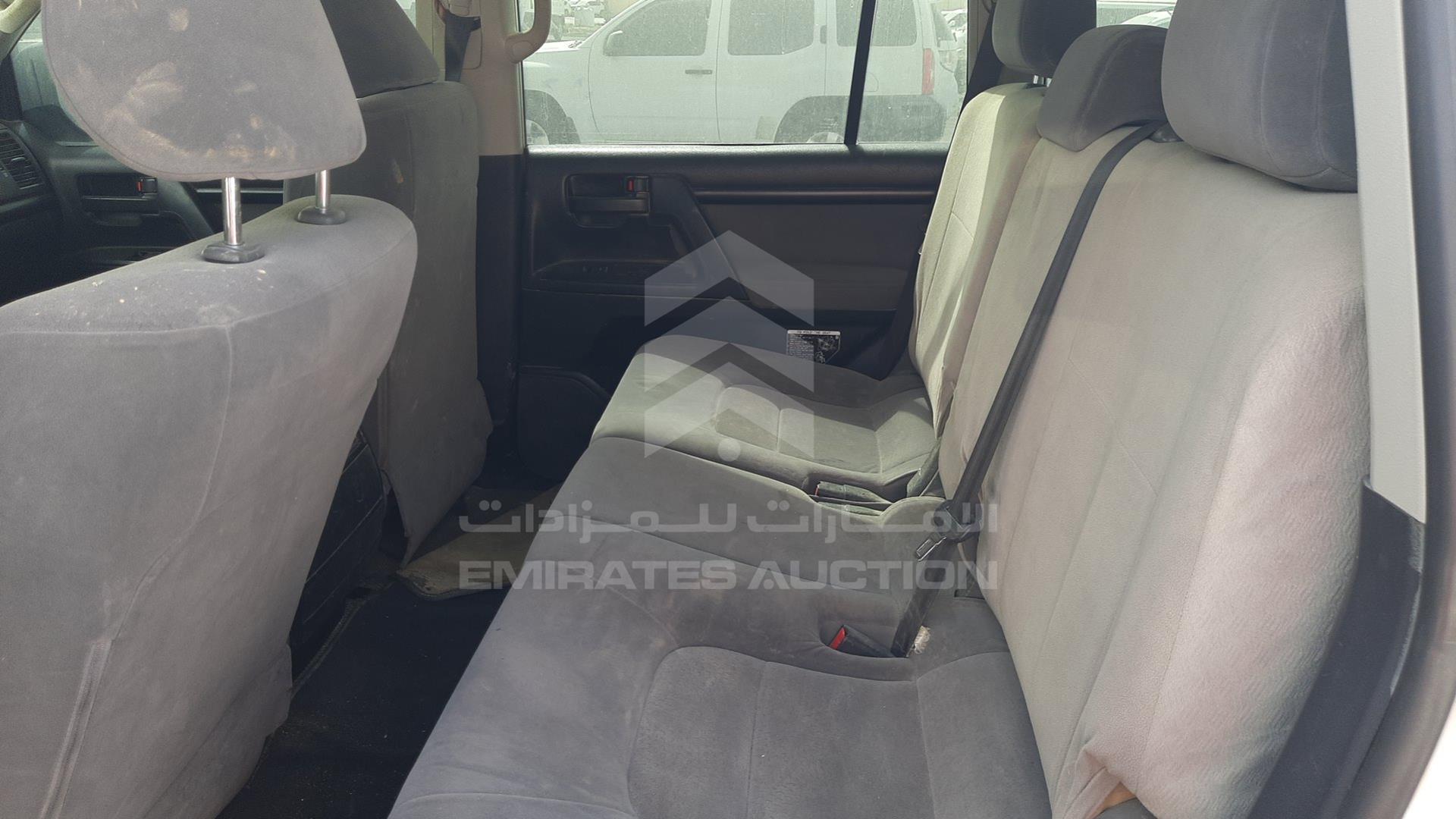 2011 TOYOTA LAND CRUISER VIN: JTMDU09J9B4034810