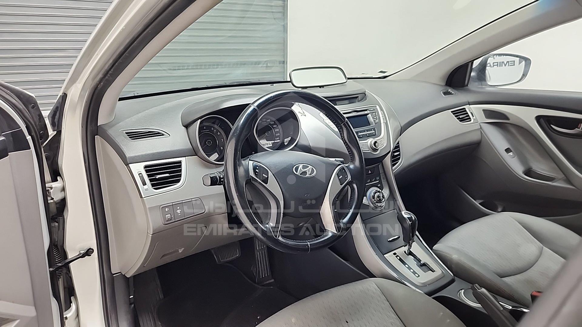 2014 HYUNDAI ELANTRA VIN: KMHDG41C5EU823807