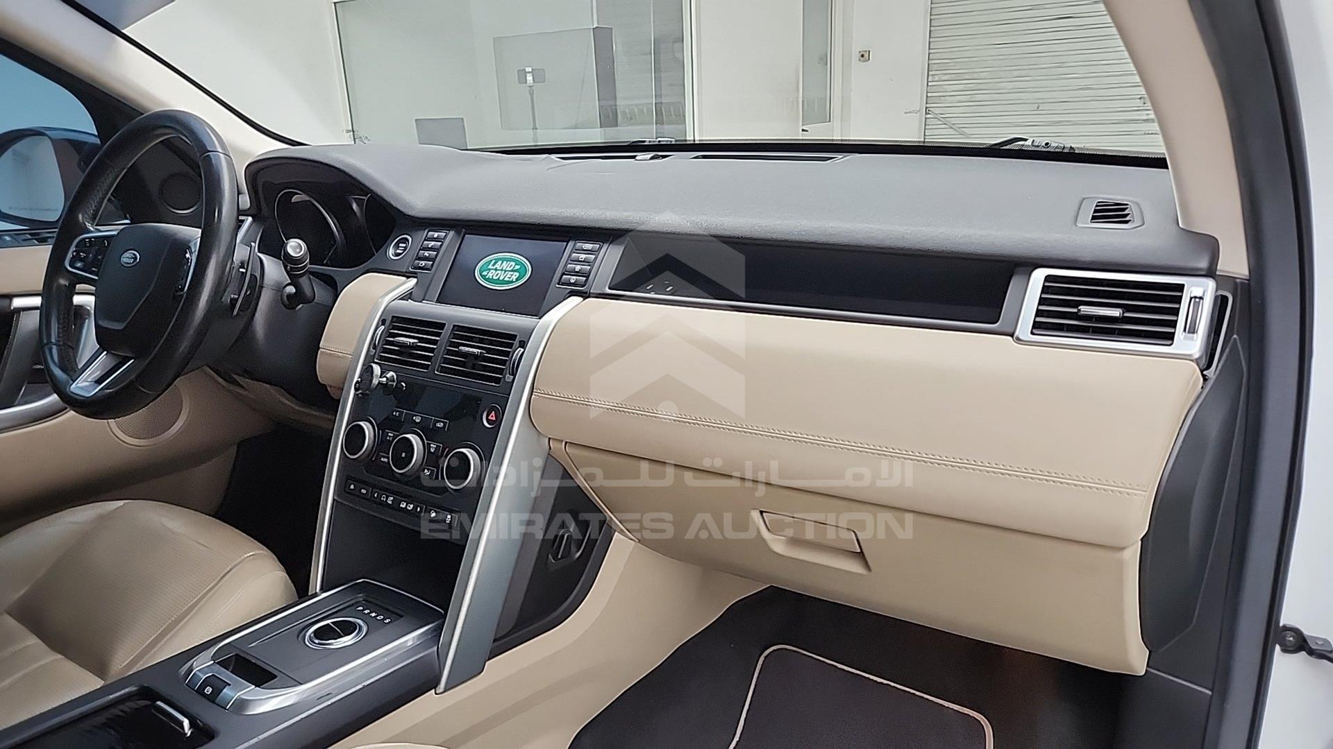 2017 LAND ROVER DISCOVERY VIN: SALCA2BG2HH714587