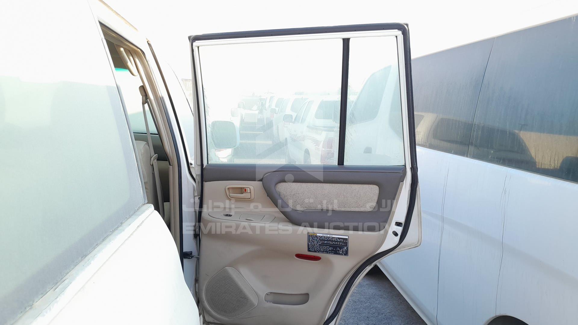 2007 TOYOTA LAND CRUISER VIN: JTGHJ09J377006875