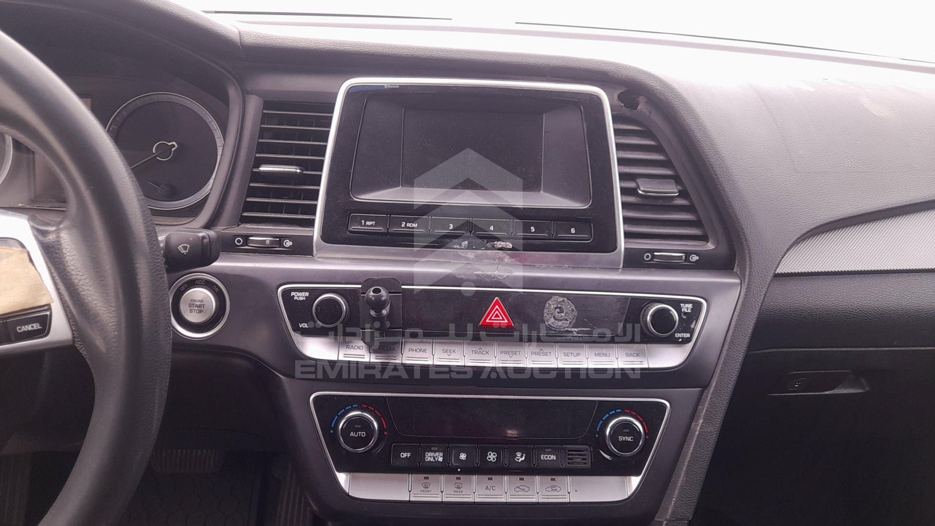 2018 HYUNDAI SONATA VIN: KMHE24135JA081987