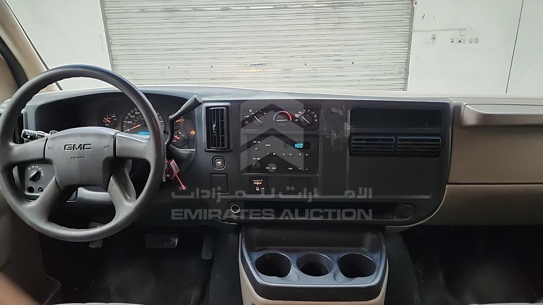 2006 GMC 2500 — Full Dashboard View — Photo 15