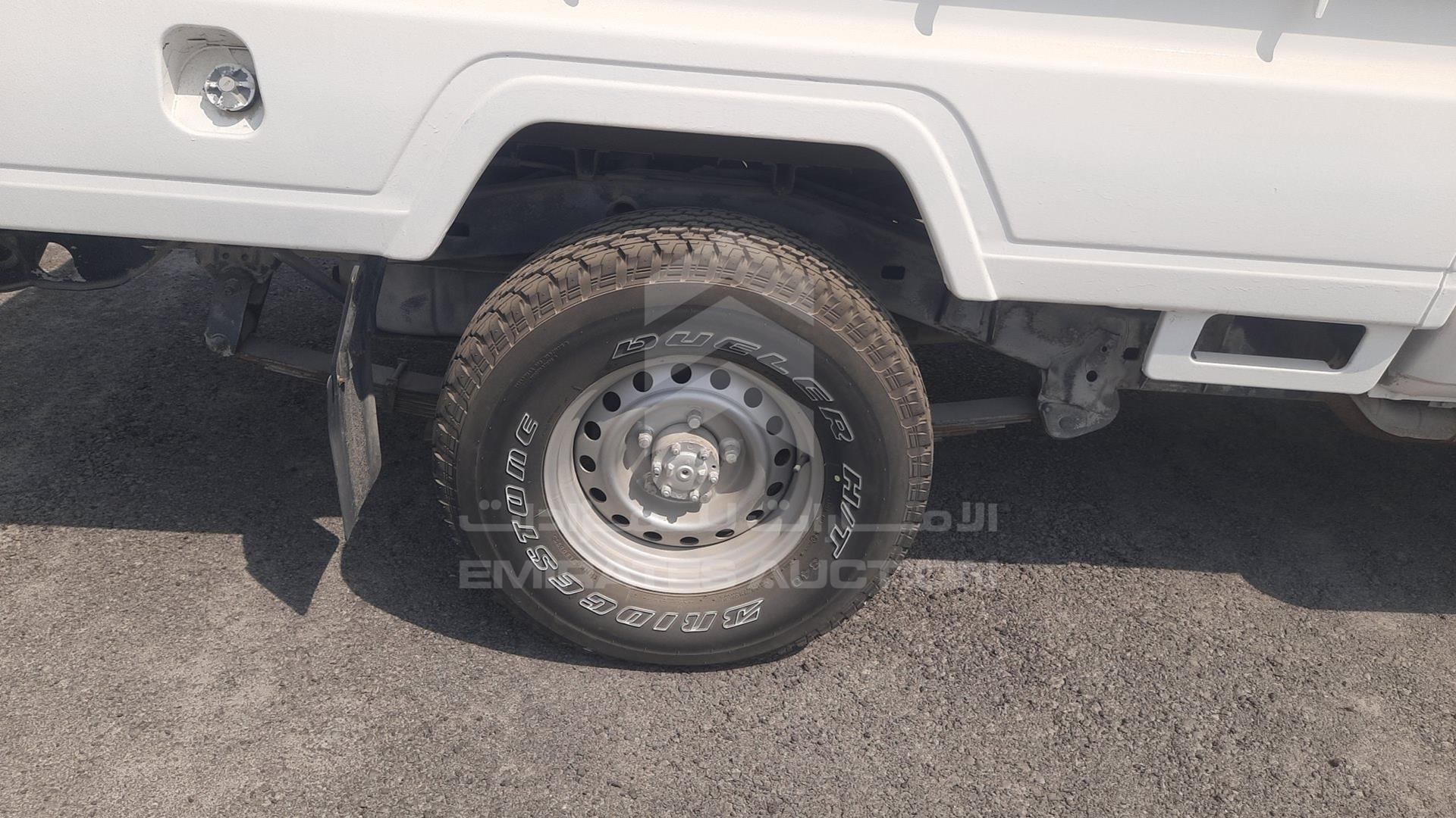2000 TOYOTA LAND CRUISER PICKUP VIN: JTFLJ71J4Y8000999