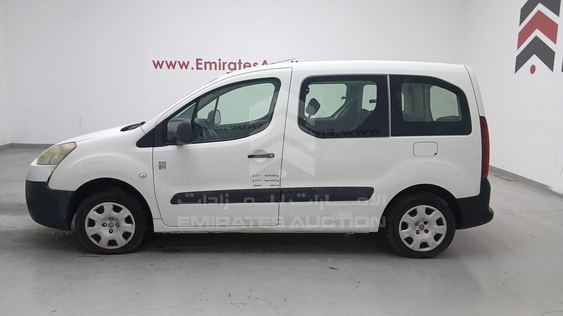 2015 Peugeot Partner — Front Left Angle — Photo 6