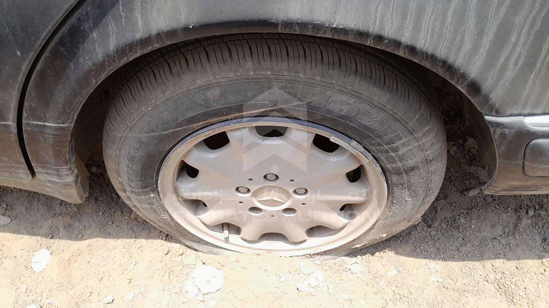 0 MERCEDES --- VIN: WDB2100611A788742