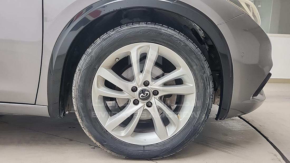 2017 Infiniti QX 30 — Front Right Tyre — Photo 35