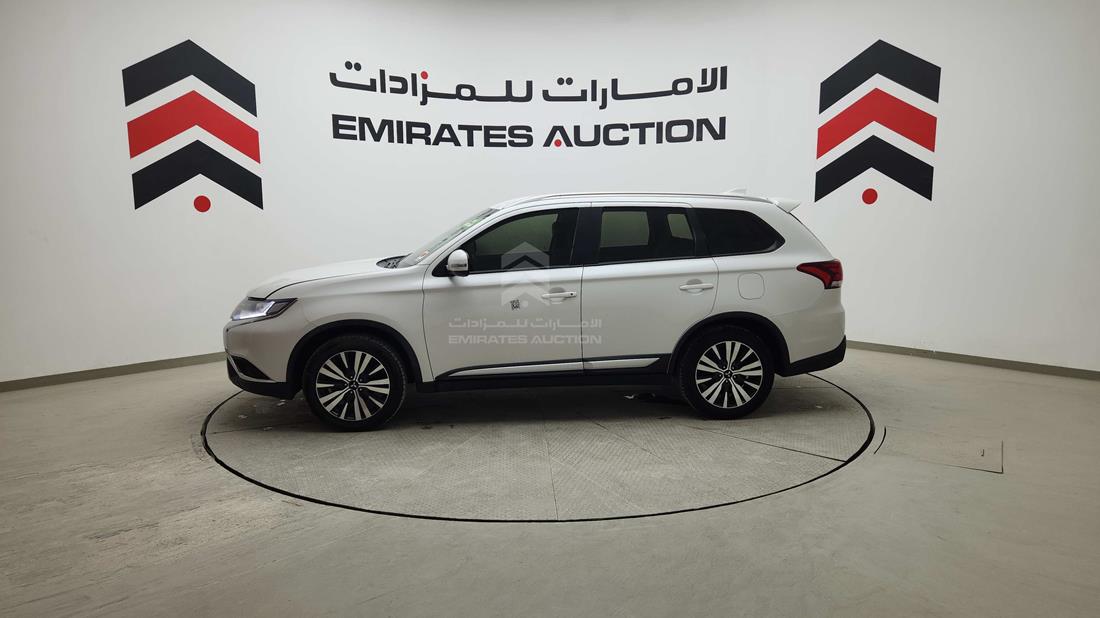 2021 Mitsubishi Outlander — Left Full View — Photo 36