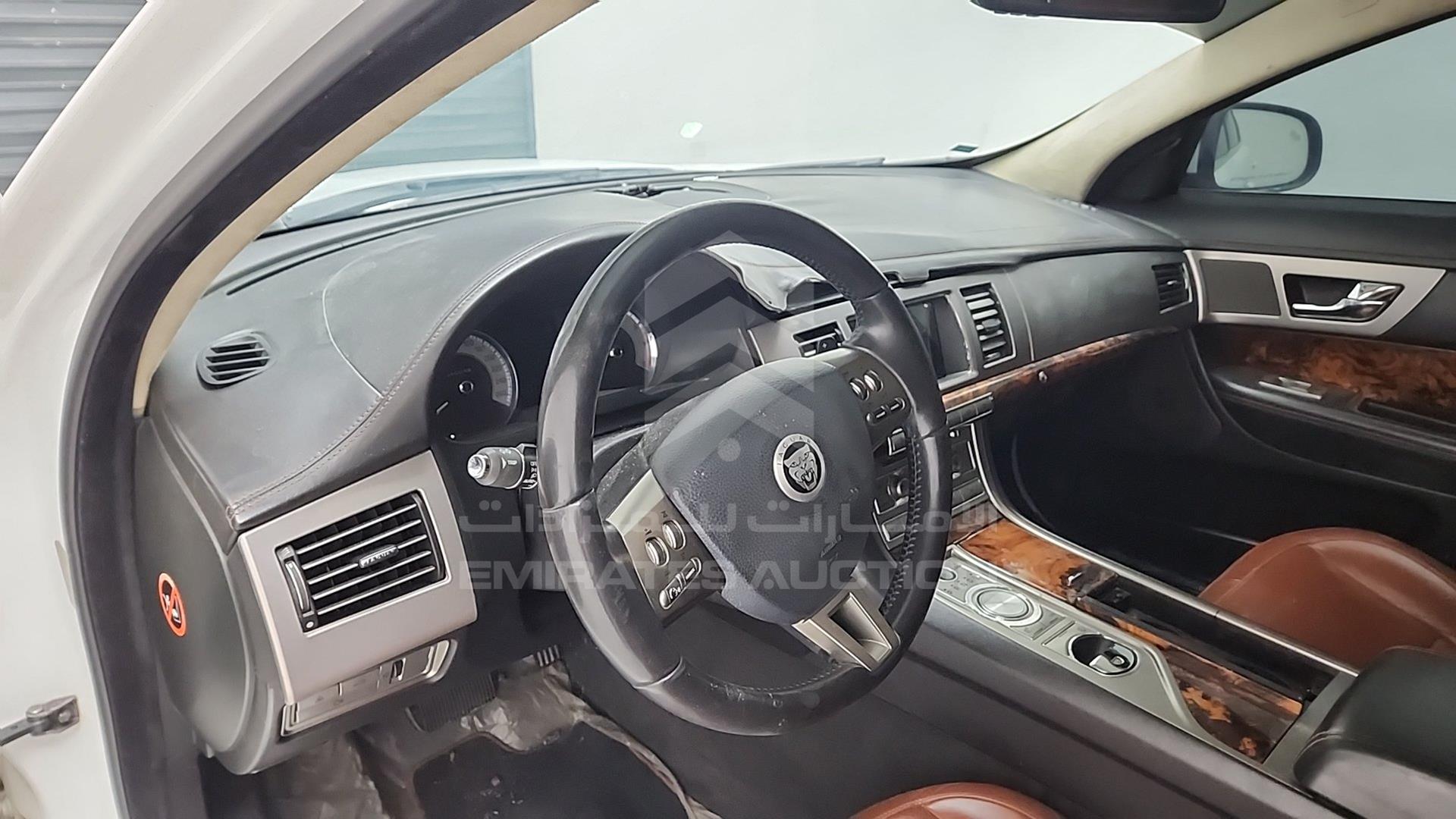 2011 JAGUAR XF VIN: SAJAA07DXBFR83989