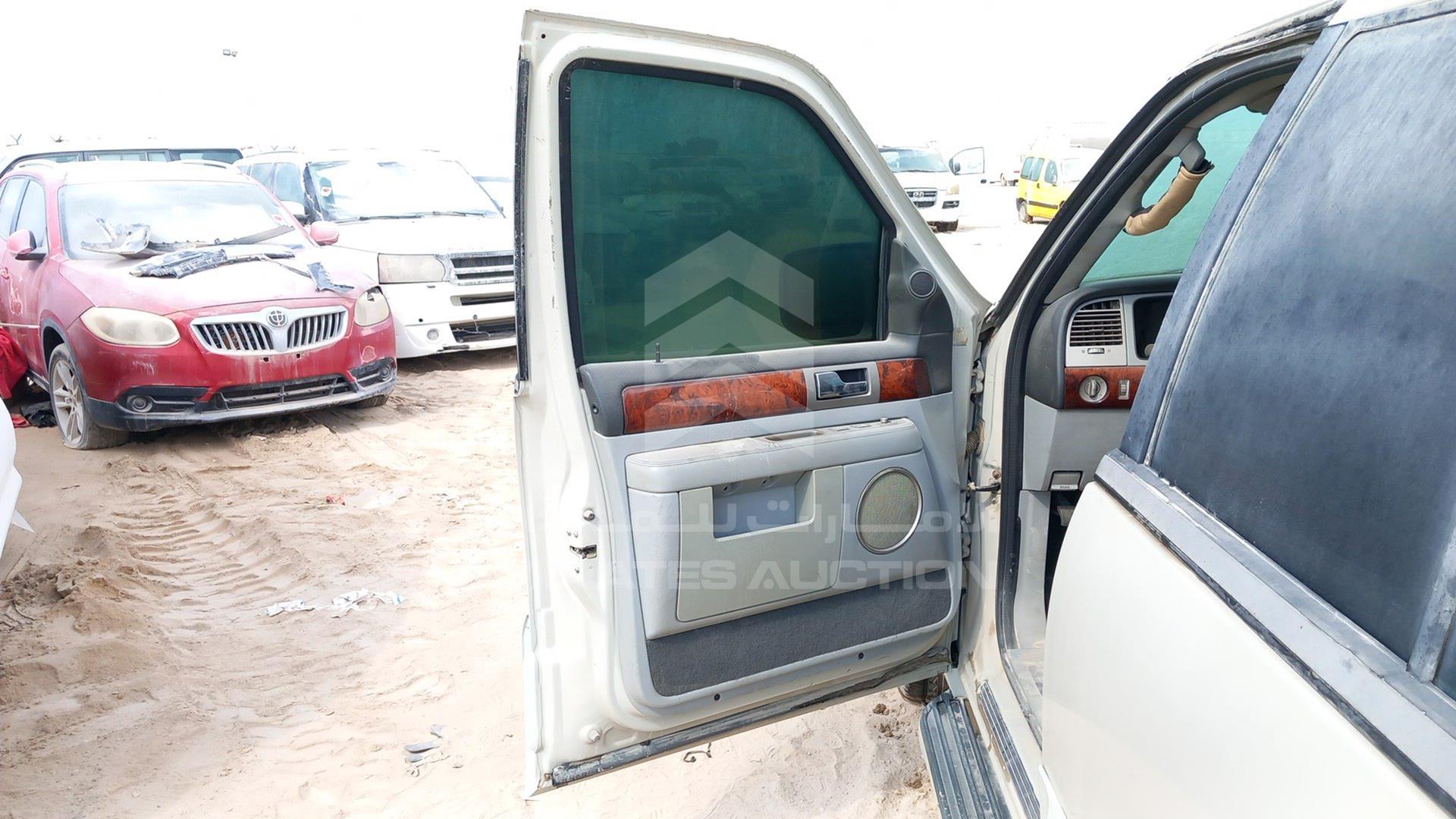 2005 LINCOLN NAVIGATOR VIN: 5LMFU285X5LJ21885