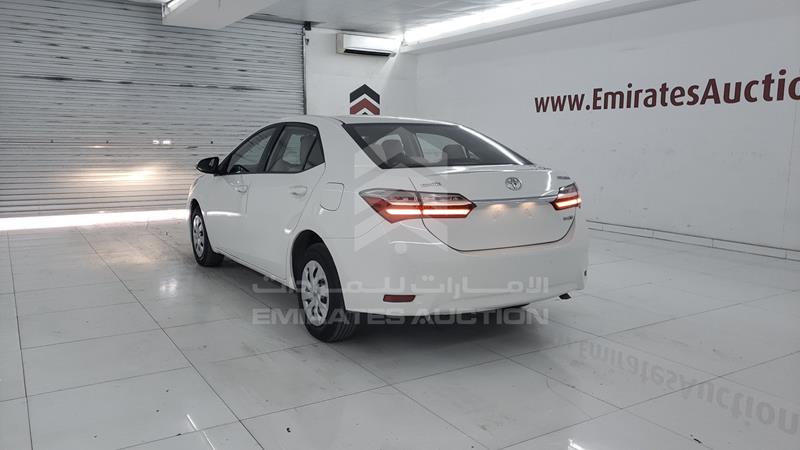RKLBB9HE3J5206184 Auction: EmiratesAuction Lot: 435375 RKLBB9HE3J5206184 Toyota Corolla 2018 WHITE Photo 3
