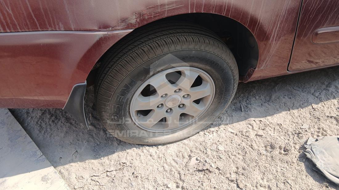 2008 Kia Carnival — Rear Right Tyre — Photo 13