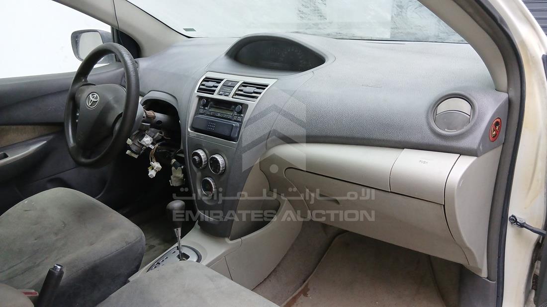تويوتا ياريس 2009 — زاوية واجهة الراكب الأمامي الأيمن — صورة 27