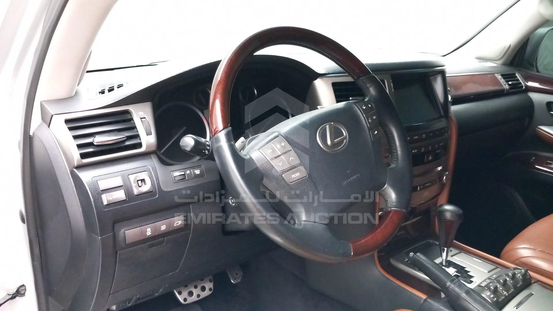 2014 LEXUS LX 570 VIN: JTJHY00W2E4138734
