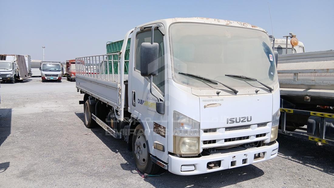 2009 Isuzu Reward NP — Front Right Angle — Photo 9