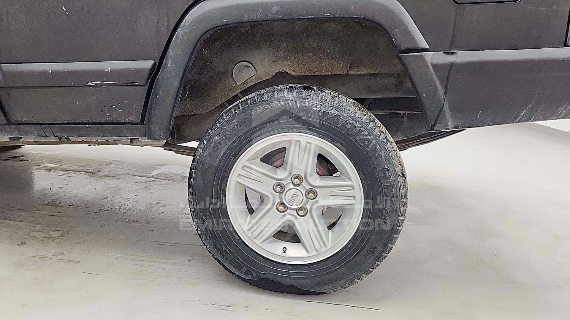 2001 JEEP CHEROKEE VIN: 1J4FT58S81L600635
