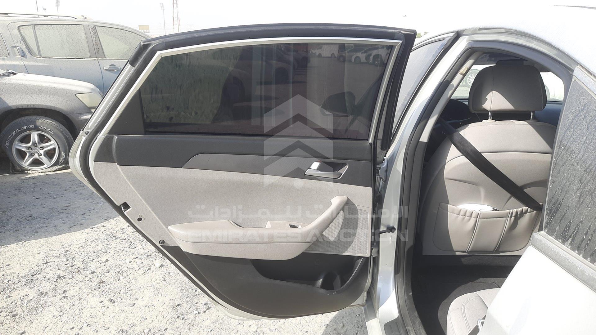 2016 HYUNDAI SONATA VIN: KMHE241G2GA122507