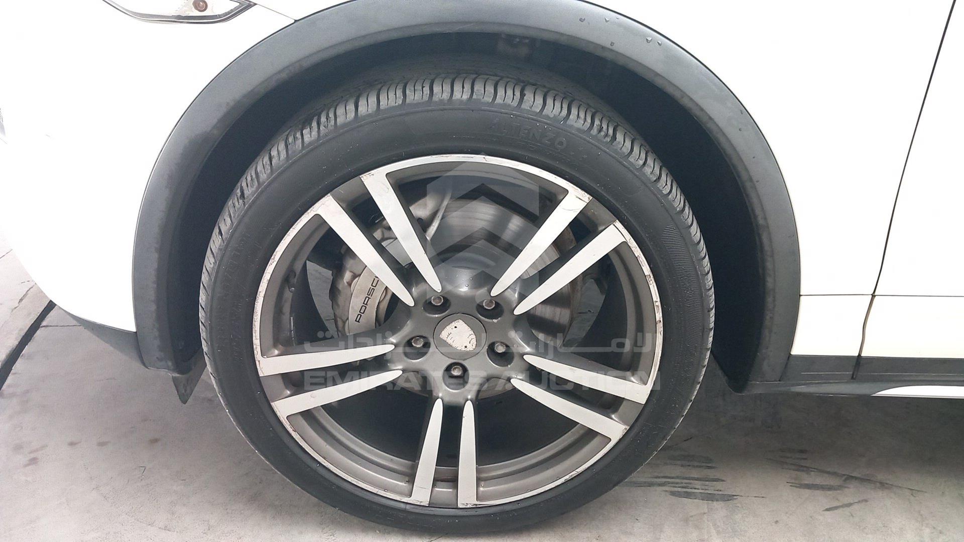 2011 PORSCHE CAYENNE VIN: WP1ZZZ92ZBLA50727