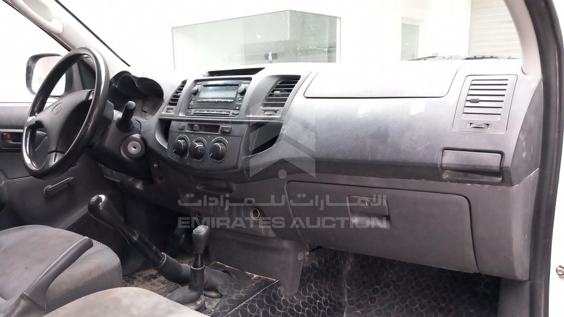 2013 TOYOTA HILUX VIN: MR0FX22G6D1360368