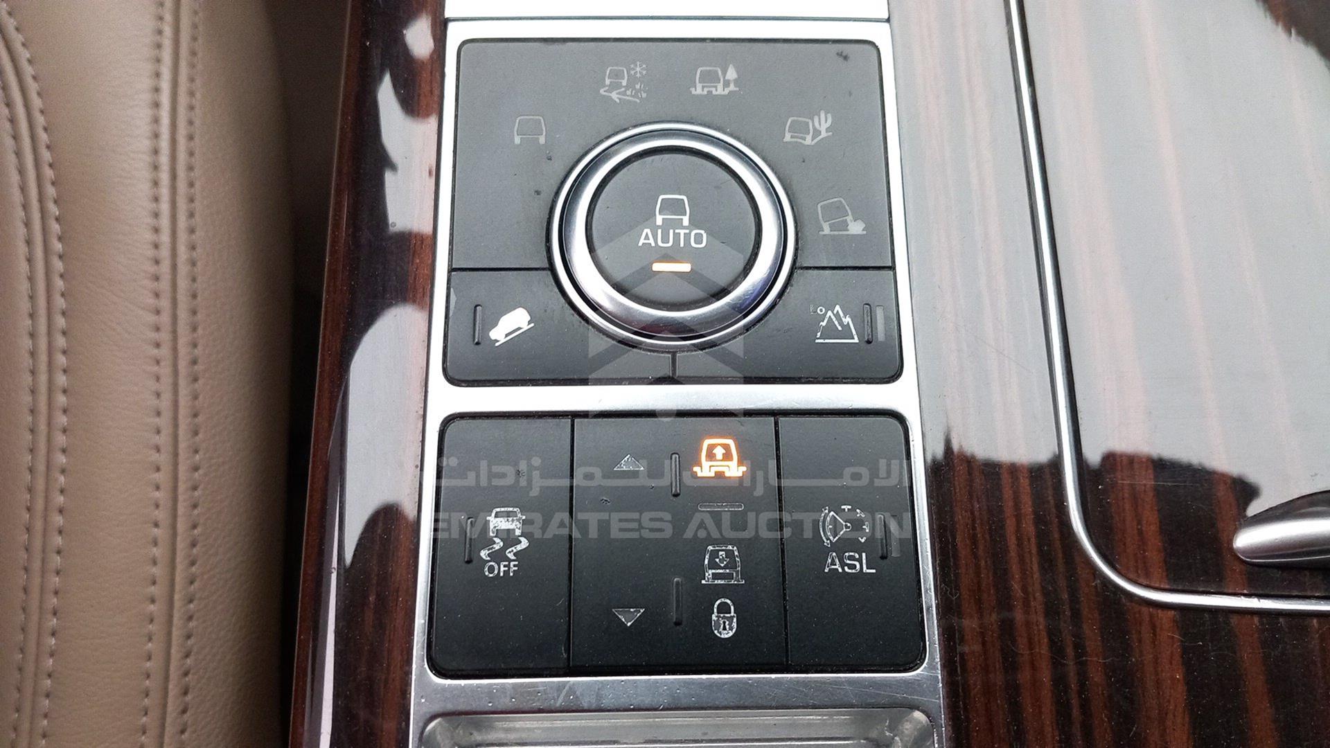 2014 RANGE ROVER VOGUE VIN: SALGA2DF6EA132437