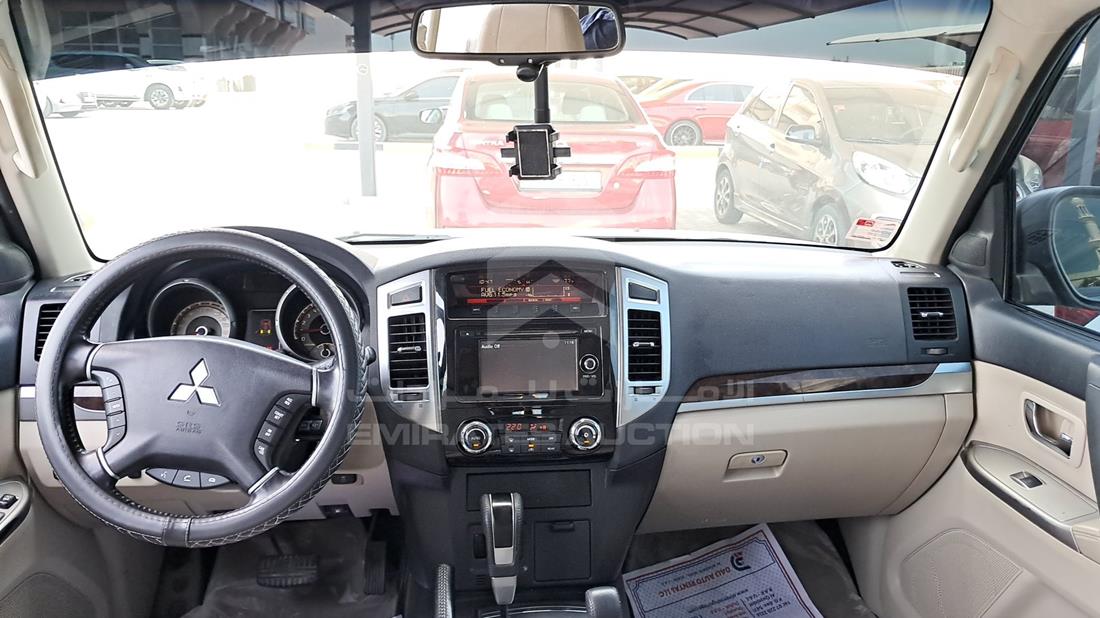 2017 Mitsubishi Pajero — Full Dashboard View — Photo 15