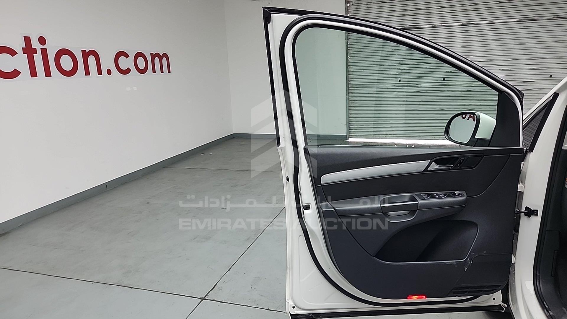 2016 VOLKSWAGEN SHARAN VIN: WVWZZZ7NZEV032244