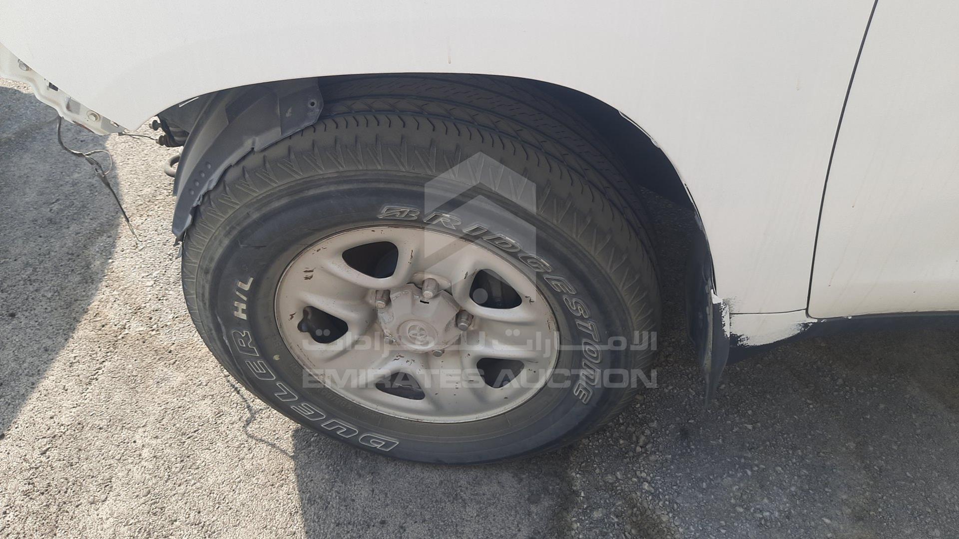 2011 TOYOTA LAND CRUISER VIN: JTMDU09J5B4034836
