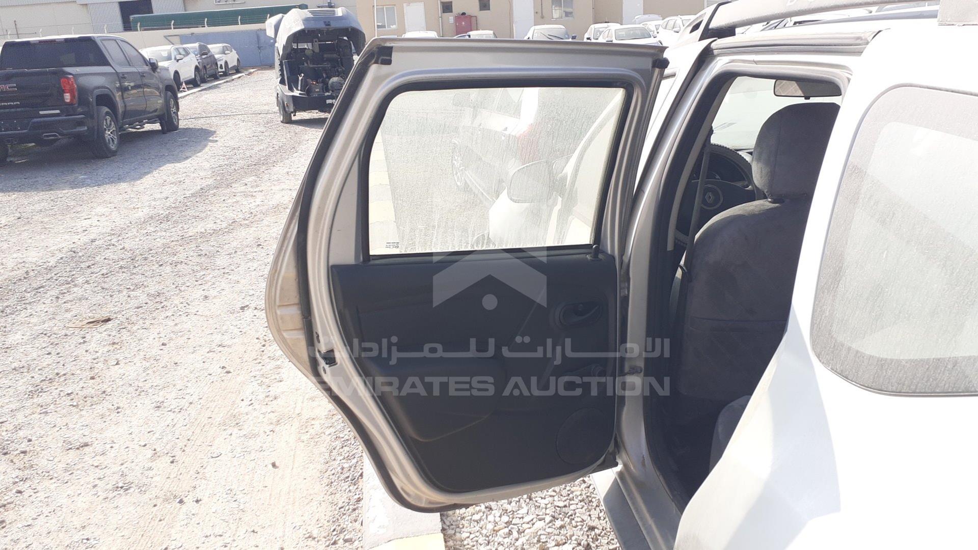 2017 RENAULT DUSTER VIN: VF1HSRGJ4HA500179