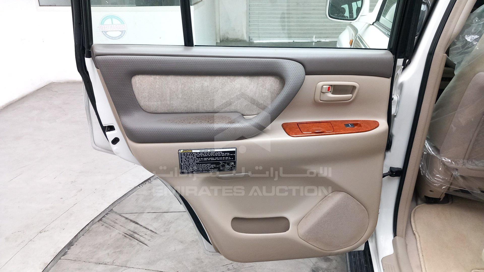 2004 TOYOTA LAND CRUISER VIN: JTEHT05J442060123