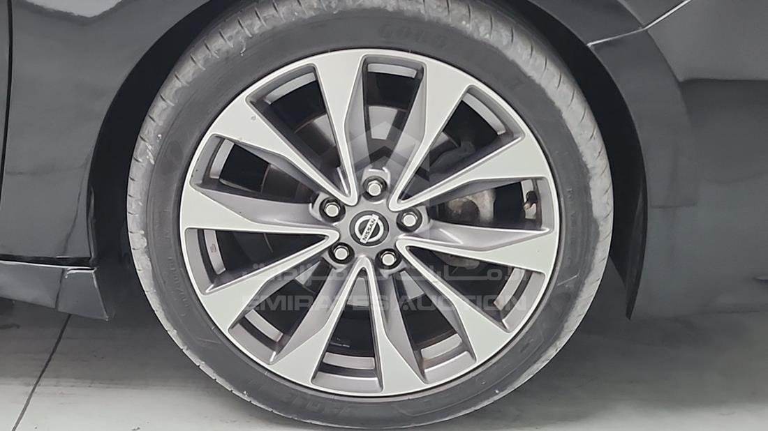 2022 Nissan Maxima — Front Right Tyre — Photo 32