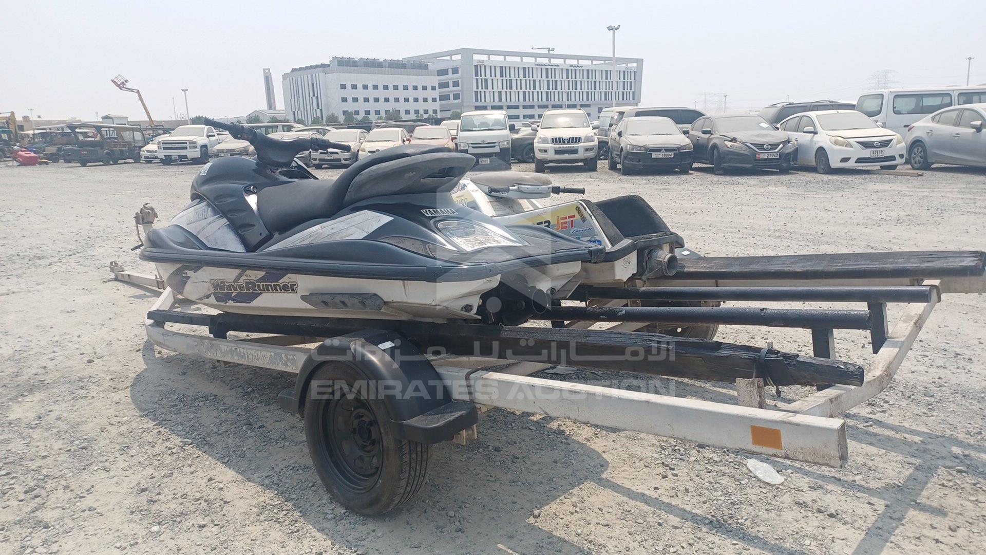 0 JET SKI + TROLLEY YAMAHA VIN: YAMA25711102