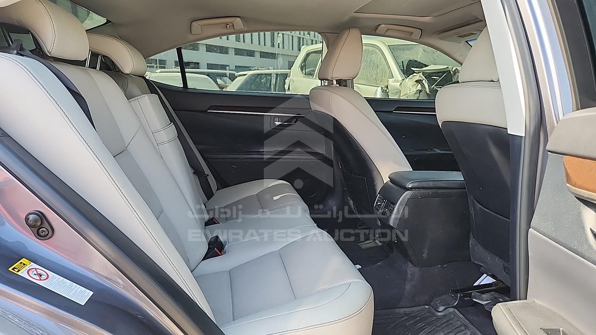 2015 LEXUS ES 350 VIN: JTHBK1GG9F2157520