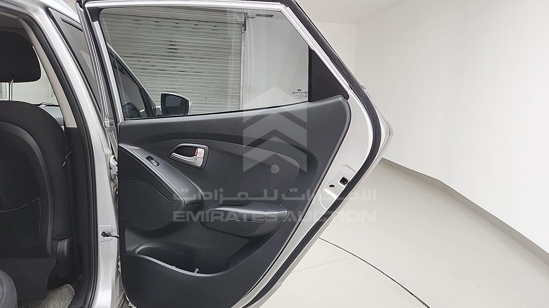 2011 HYUNDAI TUCSON VIN: KMHJT81B4BU132406