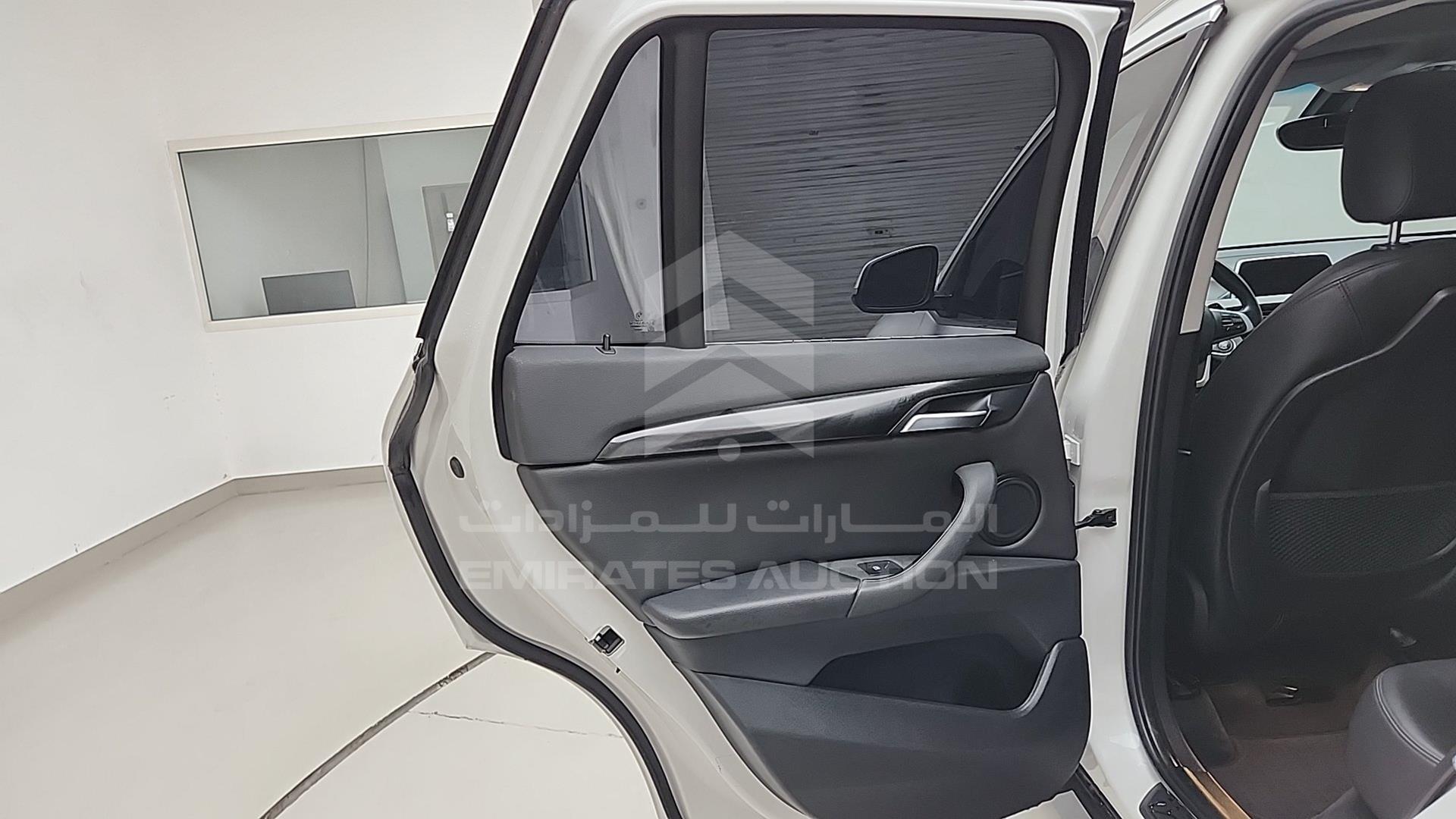 2018 BMW X1 VIN: WBAJG3106JEE24237