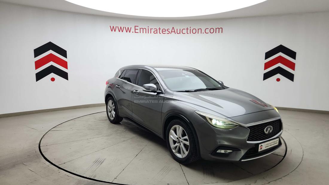 2017 Infiniti QX 30 — Front Right Angle — Photo 12