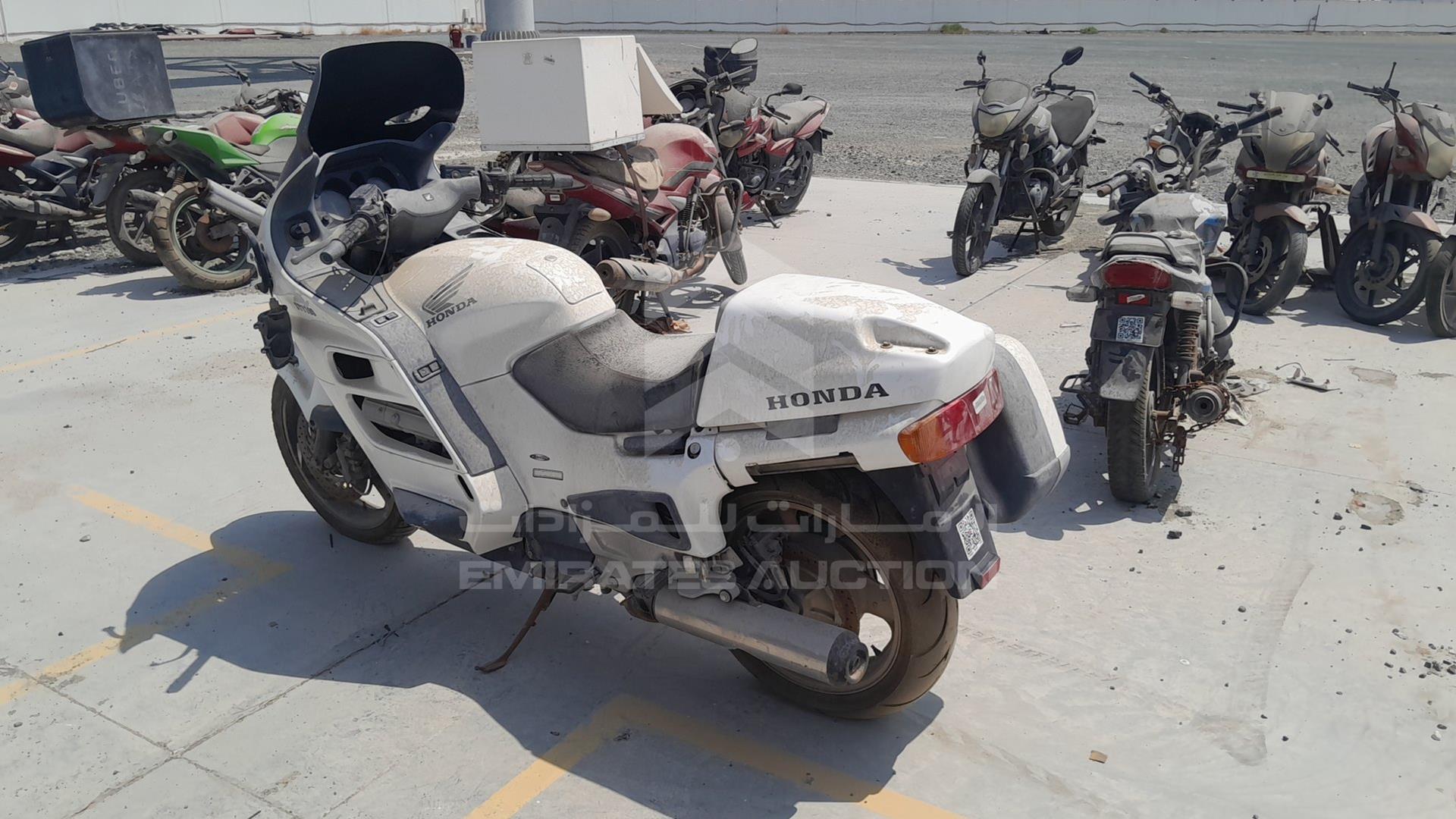 2000 HONDA MOTORBIKE VIN: JH2SC26B2YM402179