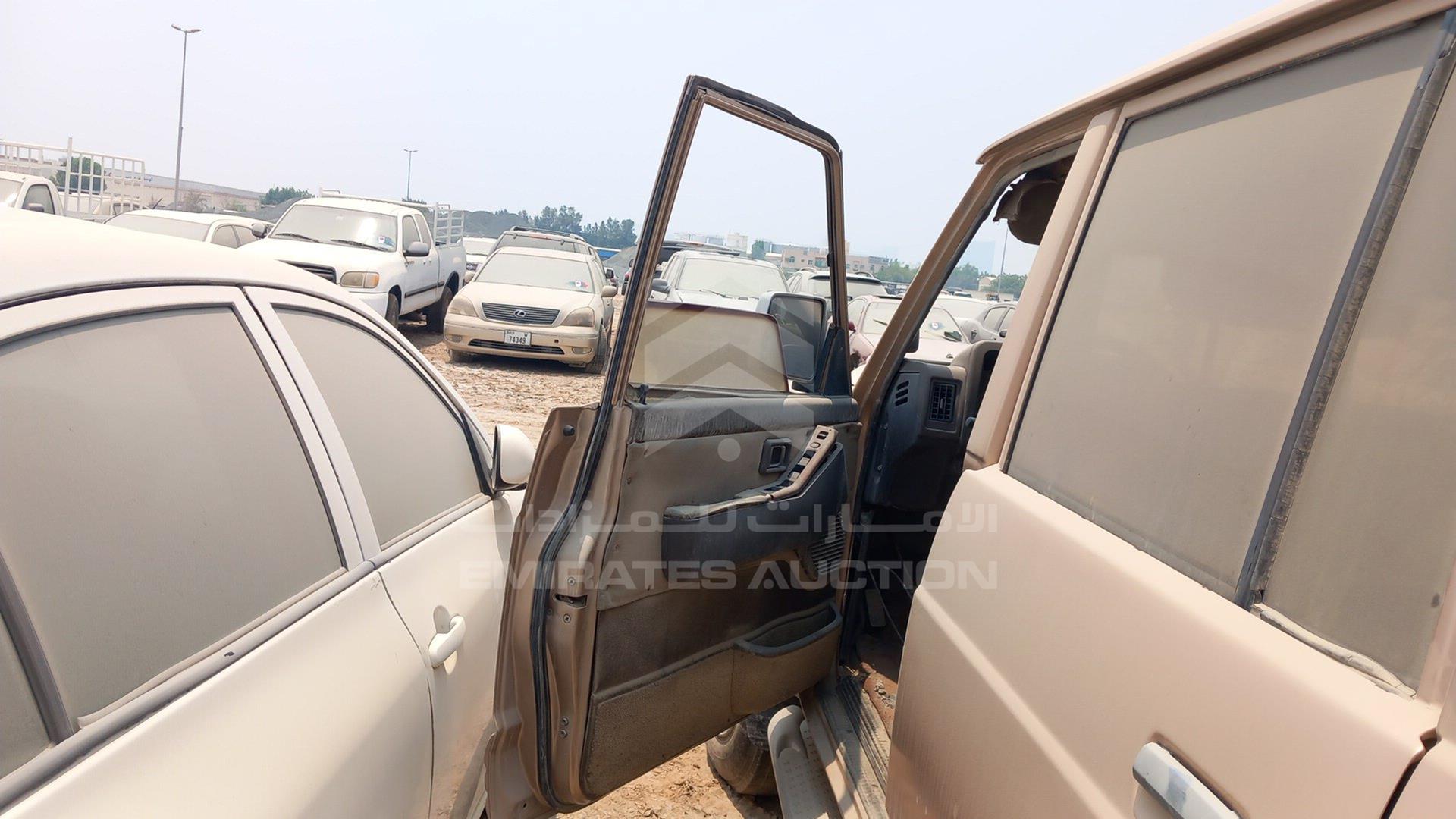 0 NISSAN --- VIN: JN10WGY60Z0852929