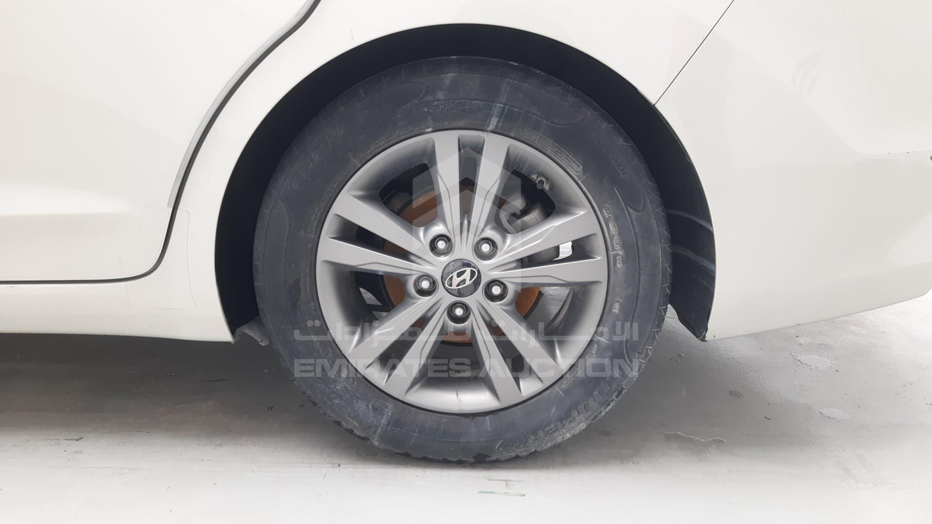 2018 HYUNDAI ELANTRA VIN: 5NPD84LF6JH235542