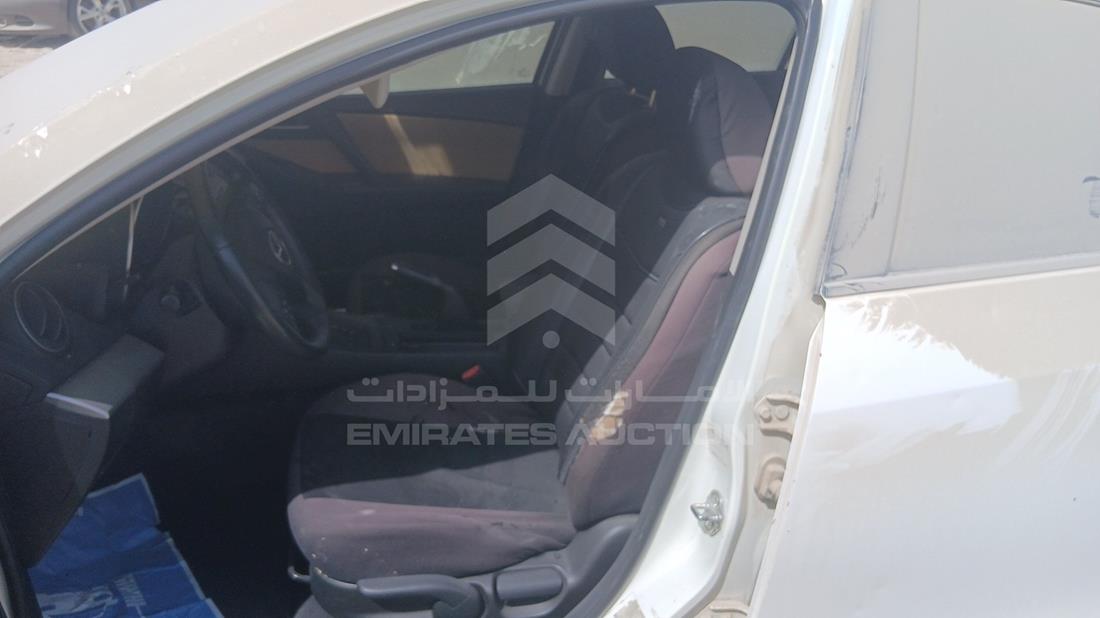 مازدا 3 2013 — زاوية السائق الأمامية اليسرى — صورة 12
