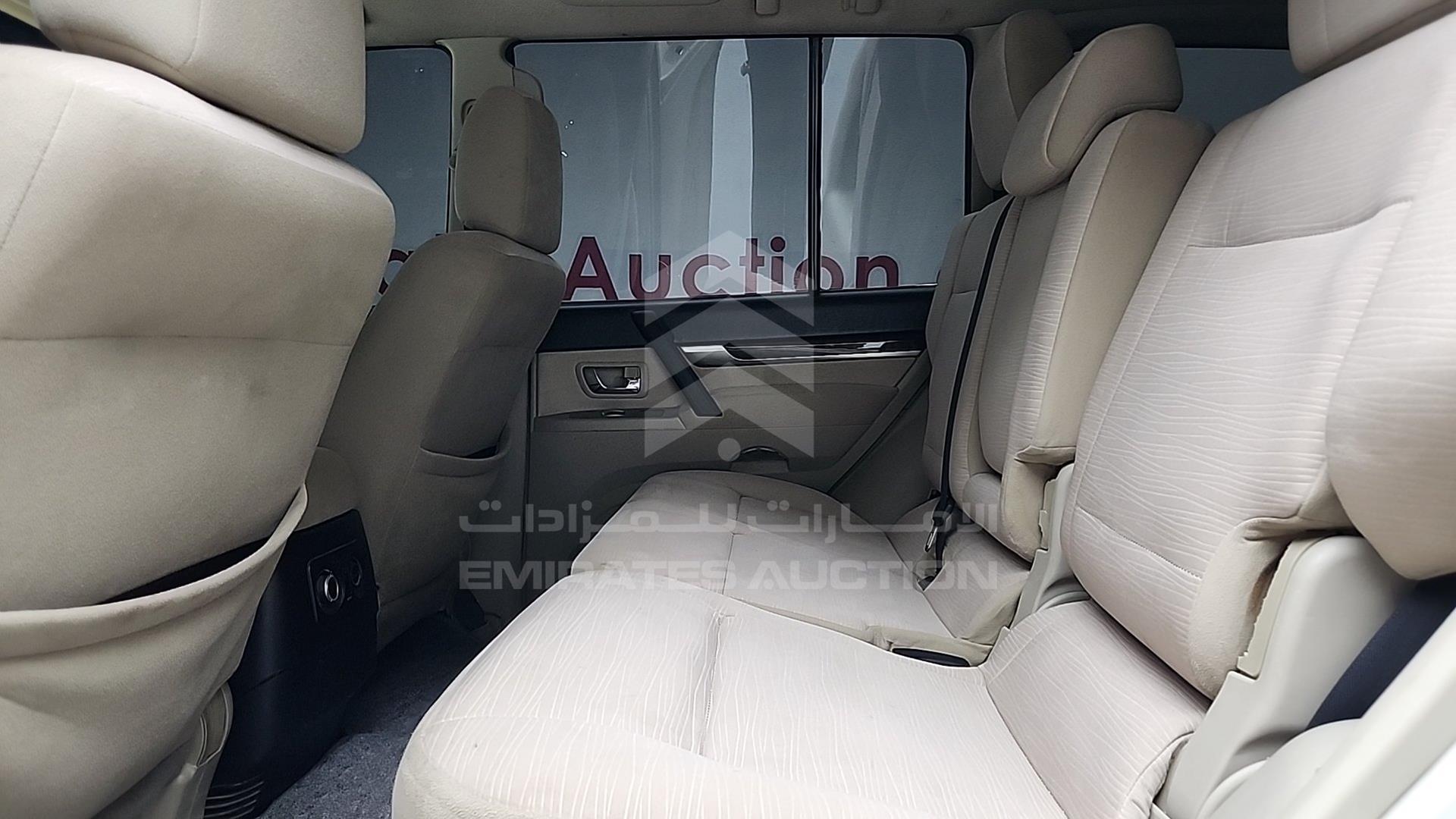 2011 MITSUBISHI PAJERO VIN: JMYLRV95WBJ701598