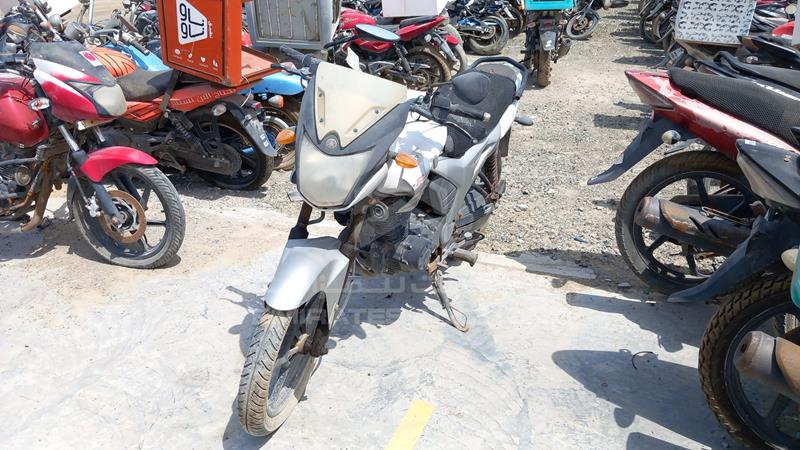ME1KG0593D2003482 Auction: EmiratesAuction Lot: 406851 ME1KG0593D2003482 Yamaha Motorbike 2013 SILVER Photo 5