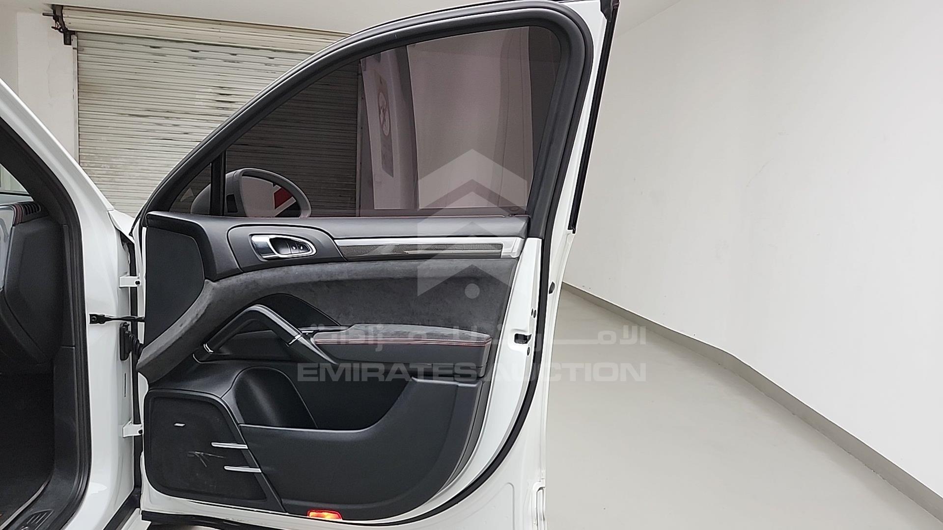 2014 PORSCHE CAYENNE GTS VIN: WP1ZZZ92ZELA73608