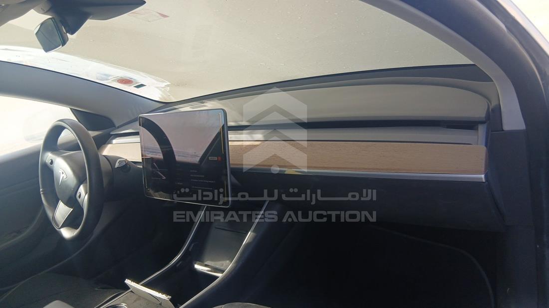 تيسلا موديل 3 2020 — زاوية واجهة الراكب الأمامي الأيمن — صورة 24