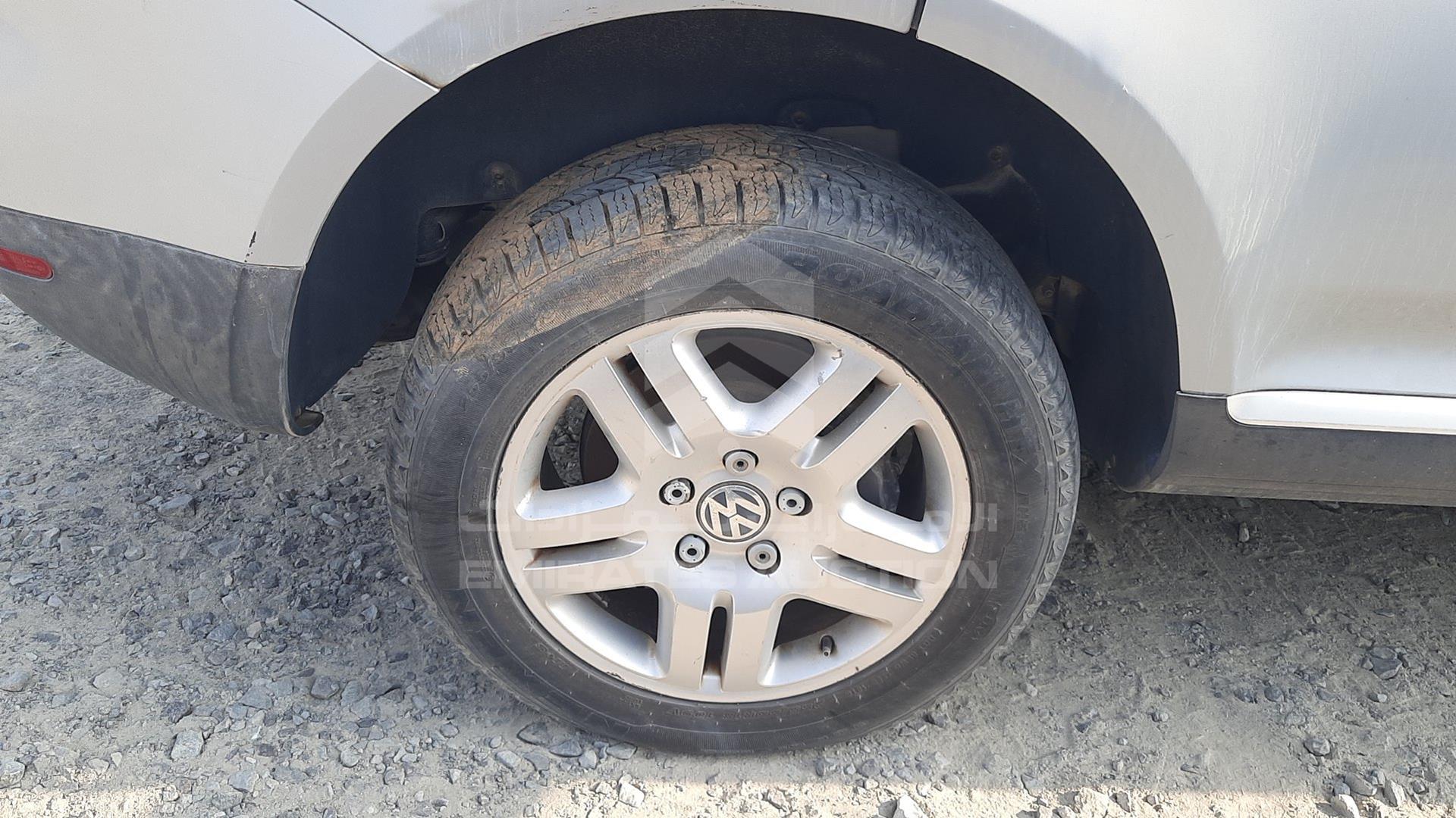 2005 VOLKSWAGEN TOUAREG VIN: WVGHRP7L25D033952