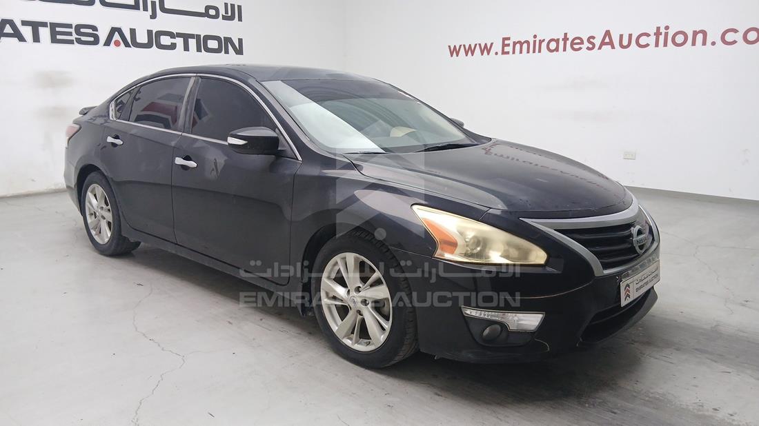 2014 Nissan Altima — Front Right Angle — Photo 12
