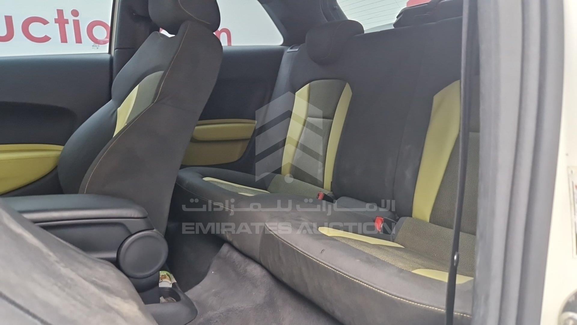 2011 AUDI A1 VIN: WAUAYA8X1BB069417